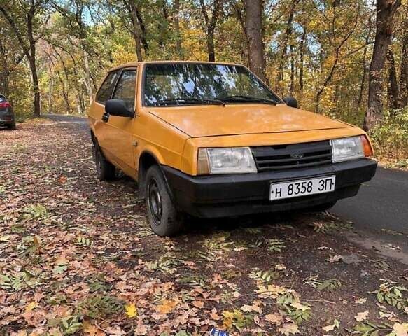 Желтый ВАЗ 2108, объемом двигателя 1.5 л и пробегом 446 тыс. км за 582 $, фото 1 на Automoto.ua