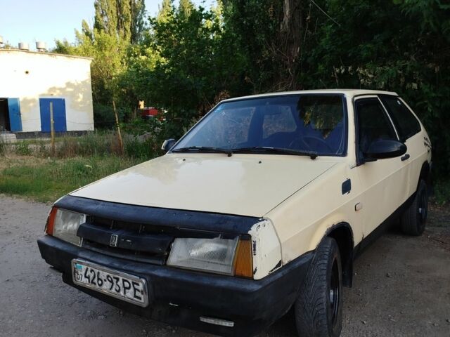 Желтый ВАЗ 2108, объемом двигателя 0 л и пробегом 180 тыс. км за 664 $, фото 1 на Automoto.ua