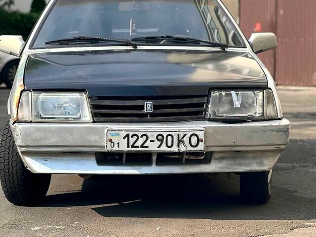 Серый ВАЗ 2108, объемом двигателя 1.5 л и пробегом 250 тыс. км за 850 $, фото 1 на Automoto.ua