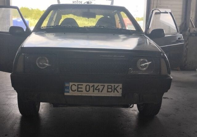 Серый ВАЗ 2108, объемом двигателя 1.5 л и пробегом 700 тыс. км за 500 $, фото 1 на Automoto.ua