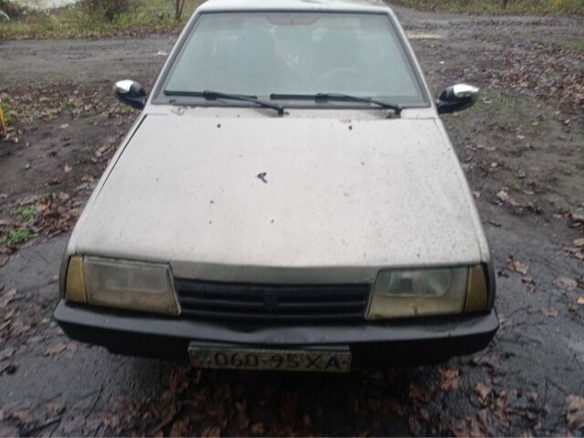 Серый ВАЗ 2108, объемом двигателя 1.5 л и пробегом 170 тыс. км за 800 $, фото 1 на Automoto.ua