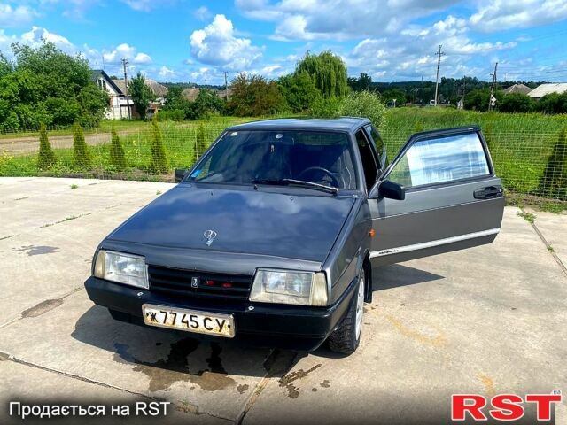 Серый ВАЗ 2108, объемом двигателя 1.5 л и пробегом 100 тыс. км за 800 $, фото 1 на Automoto.ua