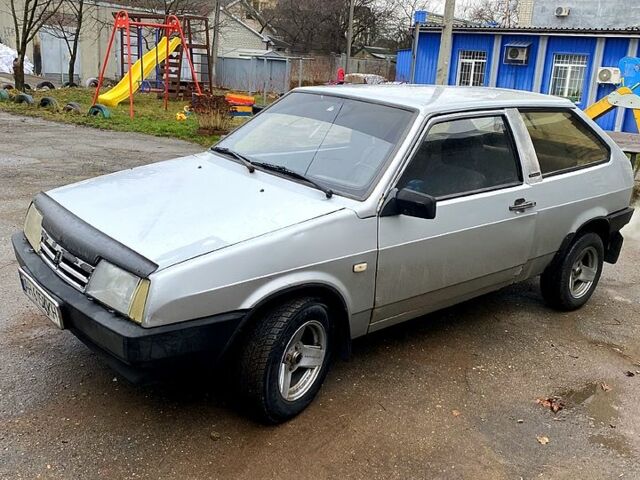 Серый ВАЗ 2108, объемом двигателя 1.5 л и пробегом 250 тыс. км за 1000 $, фото 1 на Automoto.ua