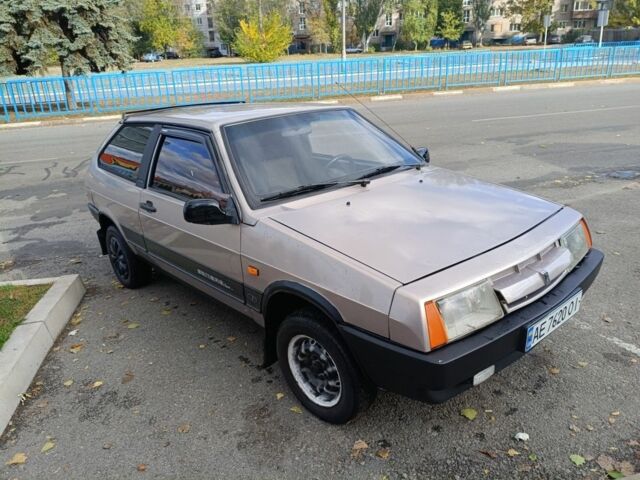 Серый ВАЗ 2108, объемом двигателя 2 л и пробегом 210 тыс. км за 650 $, фото 1 на Automoto.ua