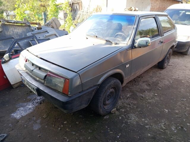 Серый ВАЗ 2108, объемом двигателя 1.3 л и пробегом 400 тыс. км за 202 $, фото 1 на Automoto.ua