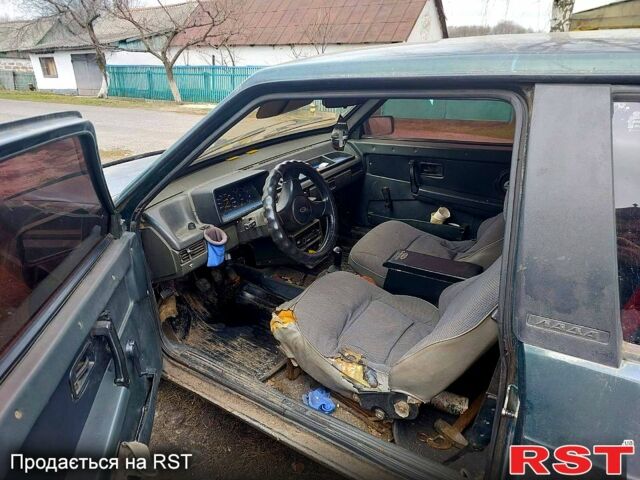 Зеленый ВАЗ 2108, объемом двигателя 1.5 л и пробегом 300 тыс. км за 800 $, фото 1 на Automoto.ua