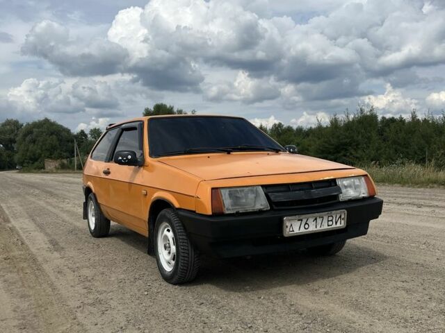 Оранжевый ВАЗ 2108, объемом двигателя 1.5 л и пробегом 50 тыс. км за 600 $, фото 1 на Automoto.ua