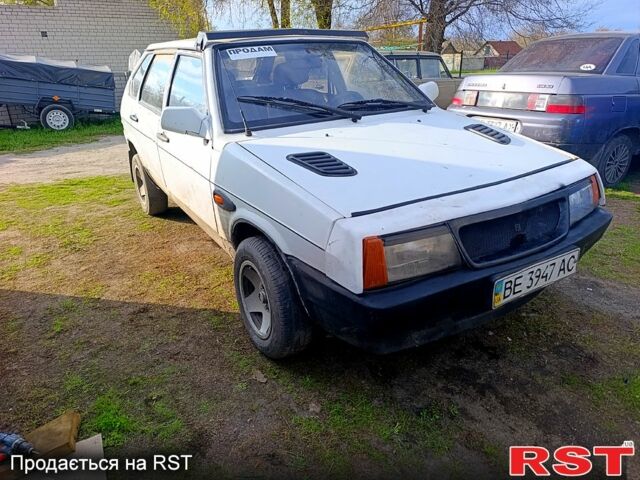 Белый ВАЗ 2109, объемом двигателя 1.3 л и пробегом 210 тыс. км за 400 $, фото 1 на Automoto.ua