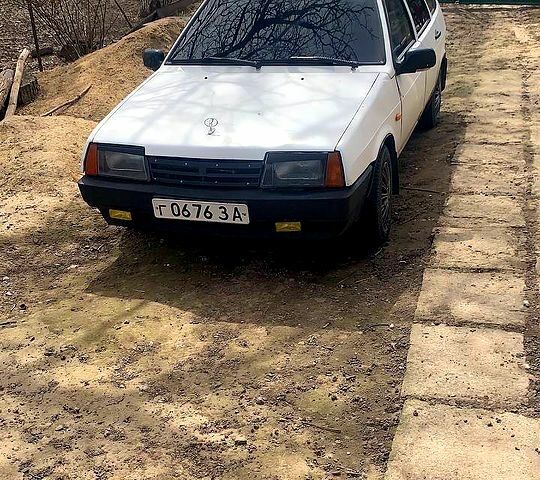 Белый ВАЗ 2109, объемом двигателя 1.5 л и пробегом 200 тыс. км за 1000 $, фото 1 на Automoto.ua