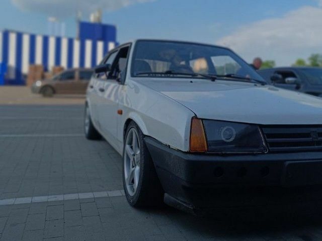 Белый ВАЗ 2109, объемом двигателя 1.3 л и пробегом 555 тыс. км за 1000 $, фото 1 на Automoto.ua