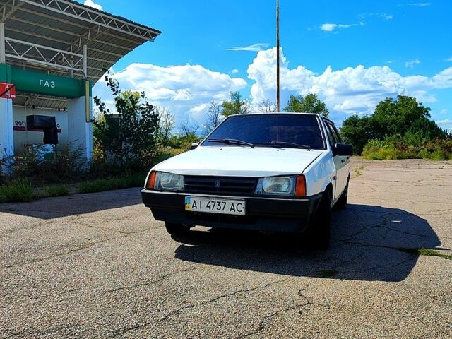 Белый ВАЗ 2109, объемом двигателя 1.5 л и пробегом 100 тыс. км за 700 $, фото 1 на Automoto.ua