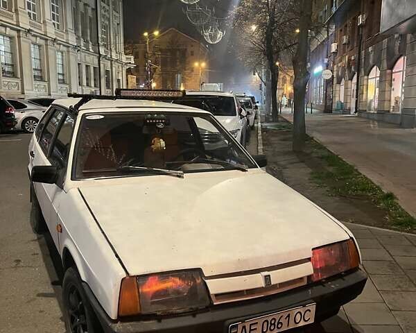 Белый ВАЗ 2109, объемом двигателя 1.3 л и пробегом 400 тыс. км за 1100 $, фото 1 на Automoto.ua