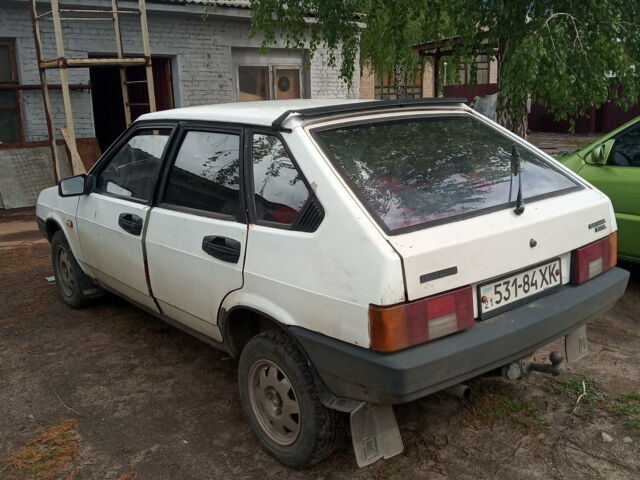 Белый ВАЗ 2109, объемом двигателя 1.5 л и пробегом 250 тыс. км за 950 $, фото 1 на Automoto.ua