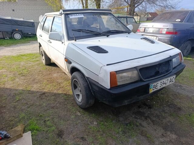 Белый ВАЗ 2109, объемом двигателя 1.3 л и пробегом 255 тыс. км за 350 $, фото 1 на Automoto.ua
