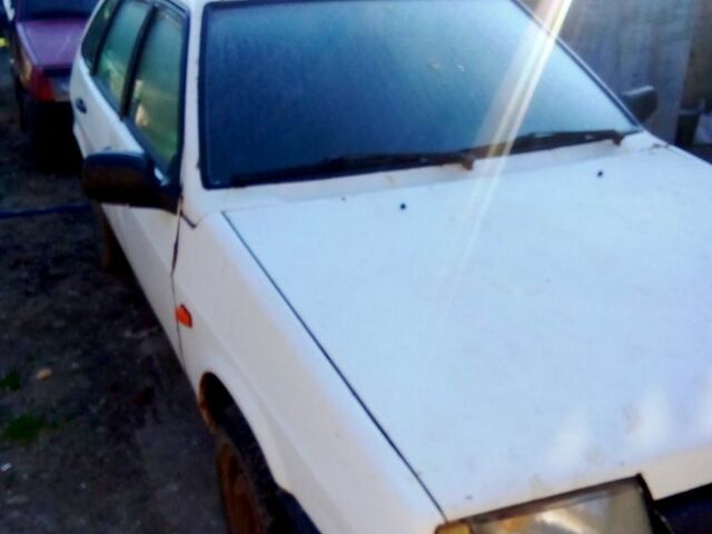 Белый ВАЗ 2109, объемом двигателя 1.3 л и пробегом 200 тыс. км за 500 $, фото 1 на Automoto.ua