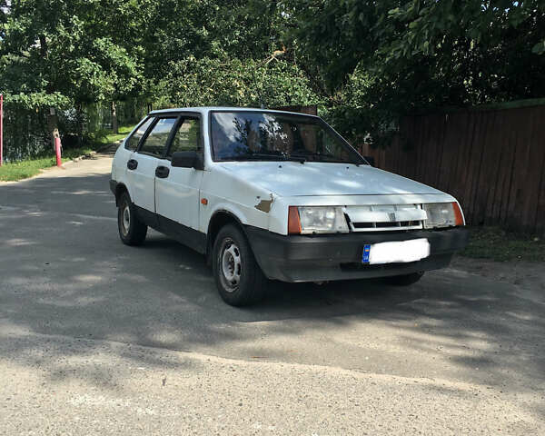 Белый ВАЗ 2109, объемом двигателя 1.3 л и пробегом 52 тыс. км за 1000 $, фото 1 на Automoto.ua