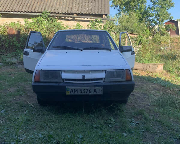 Белый ВАЗ 2109, объемом двигателя 1.3 л и пробегом 470 тыс. км за 603 $, фото 1 на Automoto.ua