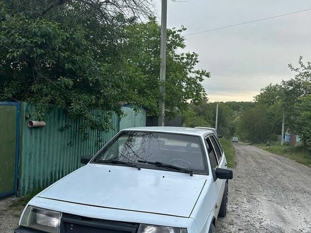 Белый ВАЗ 2109, объемом двигателя 1.3 л и пробегом 200 тыс. км за 1200 $, фото 1 на Automoto.ua