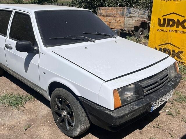 Белый ВАЗ 2109, объемом двигателя 1.3 л и пробегом 300 тыс. км за 1100 $, фото 1 на Automoto.ua