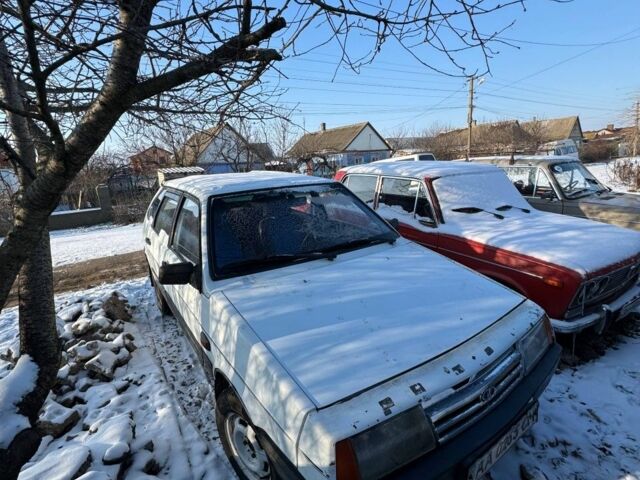 Белый ВАЗ 2109, объемом двигателя 1.5 л и пробегом 250 тыс. км за 650 $, фото 1 на Automoto.ua