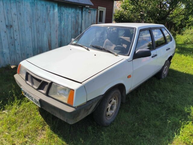 Белый ВАЗ 2109, объемом двигателя 1.3 л и пробегом 328 тыс. км за 1100 $, фото 1 на Automoto.ua