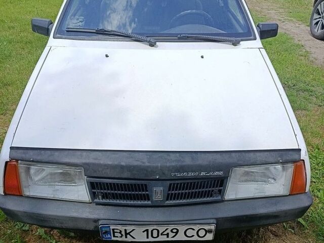 Белый ВАЗ 2109, объемом двигателя 1.5 л и пробегом 85 тыс. км за 400 $, фото 1 на Automoto.ua