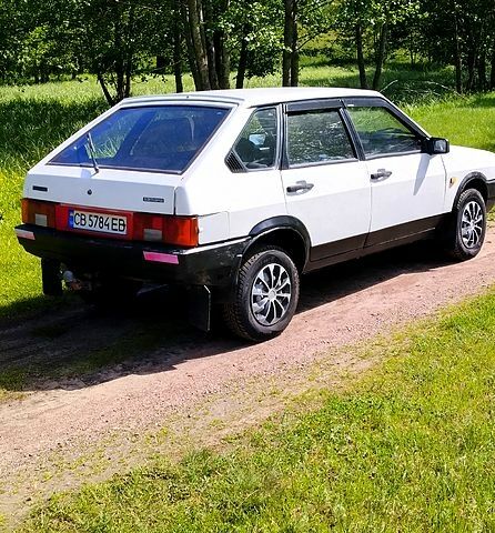 Белый ВАЗ 2109, объемом двигателя 1.3 л и пробегом 200 тыс. км за 1000 $, фото 1 на Automoto.ua