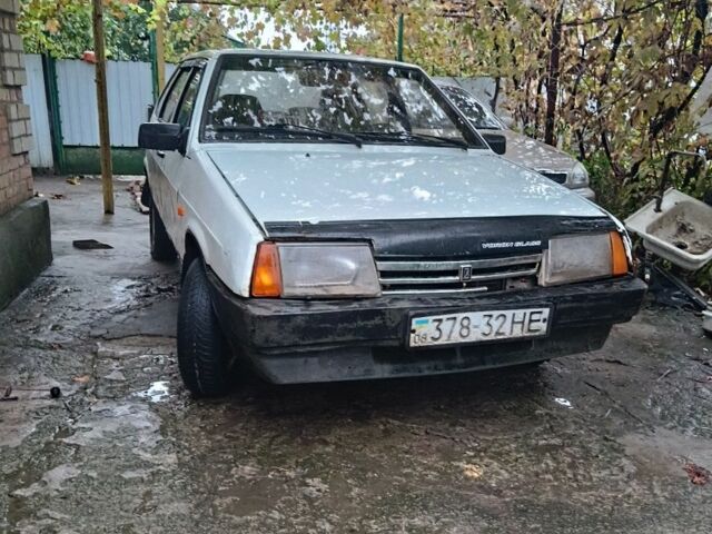 Белый ВАЗ 2109, объемом двигателя 1.3 л и пробегом 200 тыс. км за 669 $, фото 1 на Automoto.ua