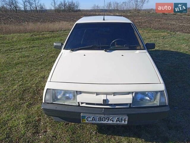 Белый ВАЗ 2109, объемом двигателя 1.3 л и пробегом 100 тыс. км за 1700 $, фото 1 на Automoto.ua