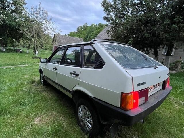 Белый ВАЗ 2109, объемом двигателя 1.3 л и пробегом 300 тыс. км за 977 $, фото 1 на Automoto.ua