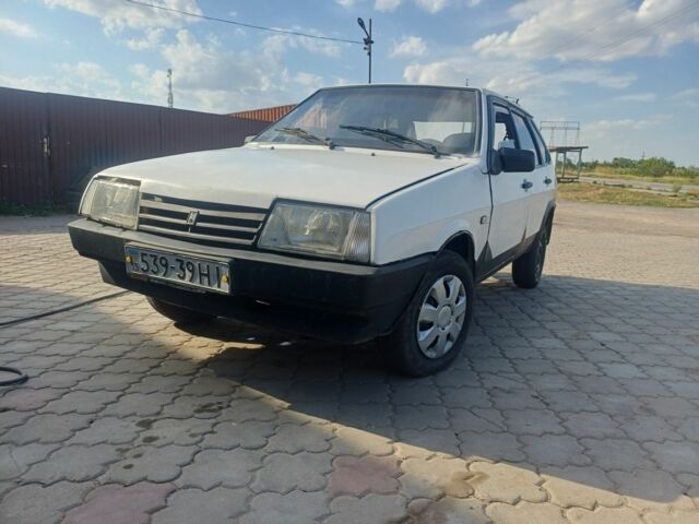 Белый ВАЗ 2109, объемом двигателя 6 л и пробегом 390 тыс. км за 800 $, фото 1 на Automoto.ua