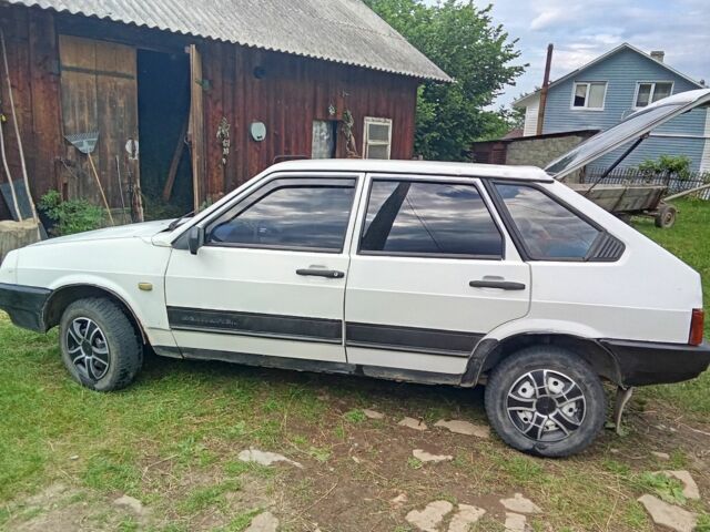 Белый ВАЗ 2109, объемом двигателя 5 л и пробегом 5 тыс. км за 750 $, фото 1 на Automoto.ua