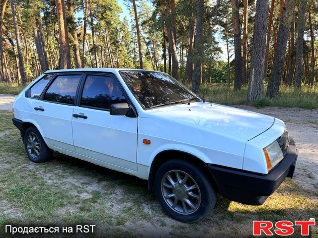 Білий ВАЗ 2109, об'ємом двигуна 1.5 л та пробігом 195 тис. км за 900 $, фото 1 на Automoto.ua