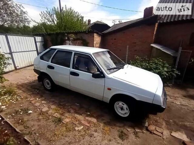 Білий ВАЗ 2109, об'ємом двигуна 1.3 л та пробігом 215 тис. км за 900 $, фото 1 на Automoto.ua