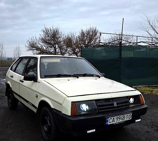 Белый ВАЗ 2109, объемом двигателя 1.3 л и пробегом 200 тыс. км за 800 $, фото 1 на Automoto.ua
