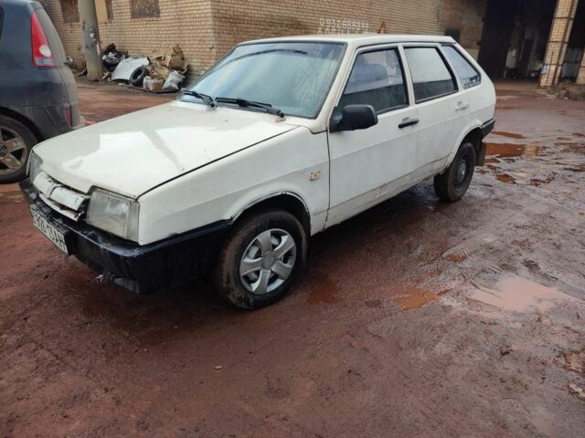 Белый ВАЗ 2109, объемом двигателя 1.3 л и пробегом 300 тыс. км за 305 $, фото 1 на Automoto.ua