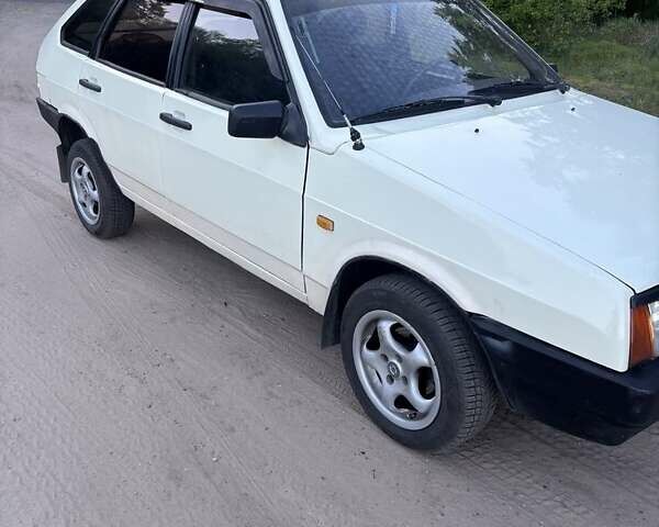 Белый ВАЗ 2109, объемом двигателя 1.5 л и пробегом 90 тыс. км за 1400 $, фото 1 на Automoto.ua