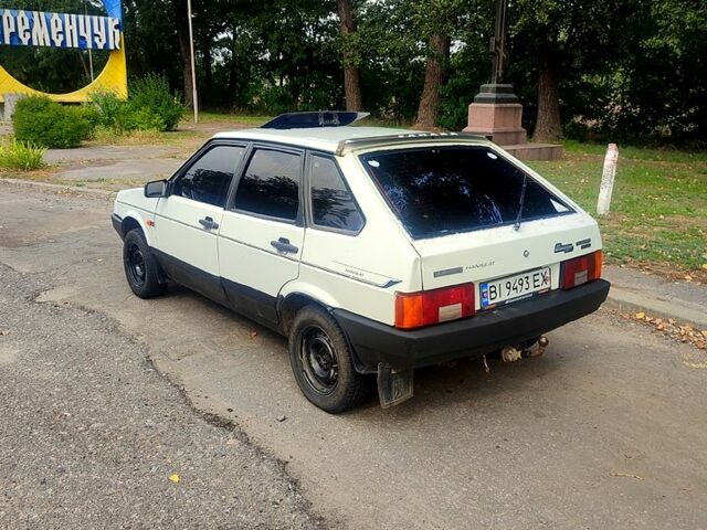 Белый ВАЗ 2109, объемом двигателя 1.1 л и пробегом 270 тыс. км за 1000 $, фото 1 на Automoto.ua