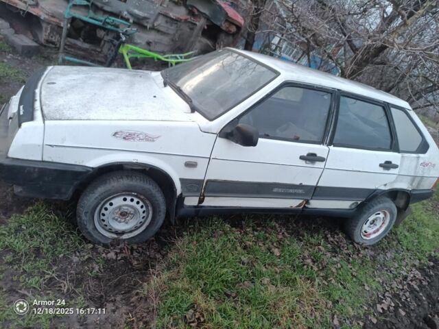 Белый ВАЗ 2109, объемом двигателя 0 л и пробегом 200 тыс. км за 379 $, фото 1 на Automoto.ua