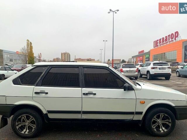 Белый ВАЗ 2109, объемом двигателя 1.5 л и пробегом 82 тыс. км за 1400 $, фото 1 на Automoto.ua