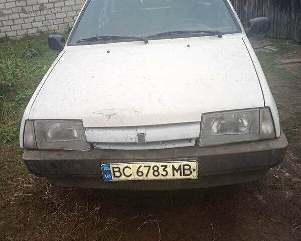 Белый ВАЗ 2109, объемом двигателя 1.3 л и пробегом 200 тыс. км за 600 $, фото 1 на Automoto.ua