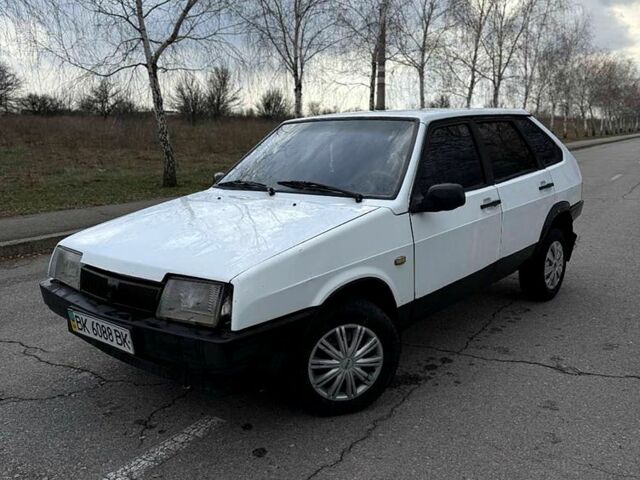 Белый ВАЗ 2109, объемом двигателя 1.5 л и пробегом 100 тыс. км за 680 $, фото 1 на Automoto.ua