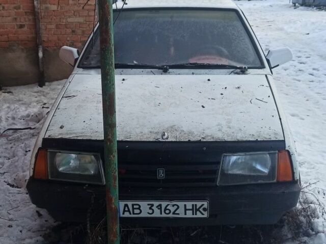 Белый ВАЗ 2109, объемом двигателя 1.5 л и пробегом 300 тыс. км за 550 $, фото 1 на Automoto.ua