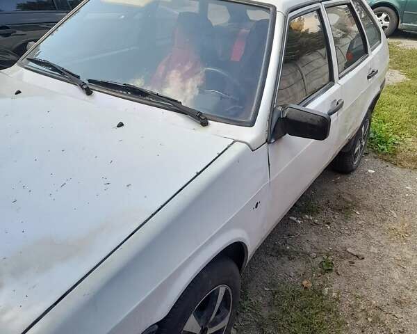 Белый ВАЗ 2109, объемом двигателя 1.5 л и пробегом 120 тыс. км за 533 $, фото 1 на Automoto.ua