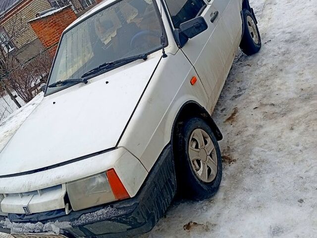 Белый ВАЗ 2109, объемом двигателя 1.5 л и пробегом 0 тыс. км за 700 $, фото 1 на Automoto.ua