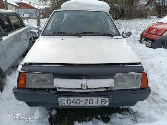 Белый ВАЗ 2109, объемом двигателя 0 л и пробегом 268 тыс. км за 300 $, фото 1 на Automoto.ua