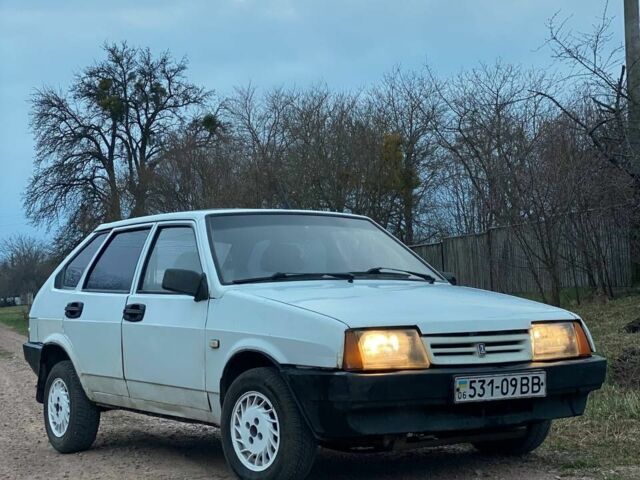 Білий ВАЗ 2109, об'ємом двигуна 1.5 л та пробігом 100 тис. км за 1000 $, фото 1 на Automoto.ua