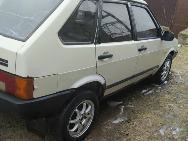 Белый ВАЗ 2109, объемом двигателя 1.5 л и пробегом 100 тыс. км за 700 $, фото 1 на Automoto.ua