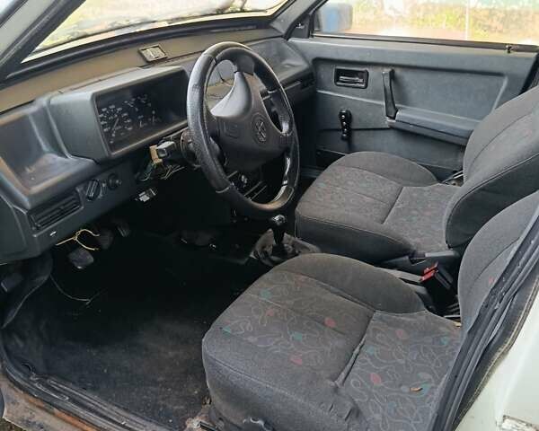 Белый ВАЗ 2109, объемом двигателя 1.1 л и пробегом 300 тыс. км за 350 $, фото 1 на Automoto.ua