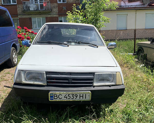 Белый ВАЗ 2109, объемом двигателя 1.3 л и пробегом 300 тыс. км за 700 $, фото 1 на Automoto.ua